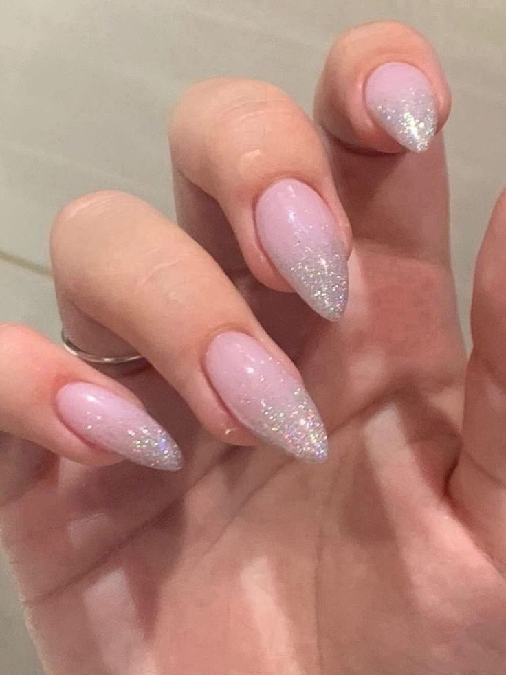 Glittery Almond Nails, Sparkly Almond Nails, Glitter Nails Almond, American Nails, Shape Nails, Hello Nails, Ombre Nails Glitter, Cherry Nails, Minimal Nails