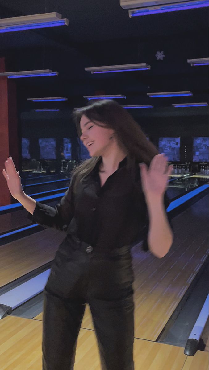 #bowling #black #outfit #night #aesthetic Bowling Outfit Winter, Bowling Fits, Cute Bowling Outfit, Bowling Alley Outfit, Bowling Outfit Aesthetic, Bowling Date Outfit, Bowling Outfit Ideas, Bowling Aesthetic, Girls Bowling