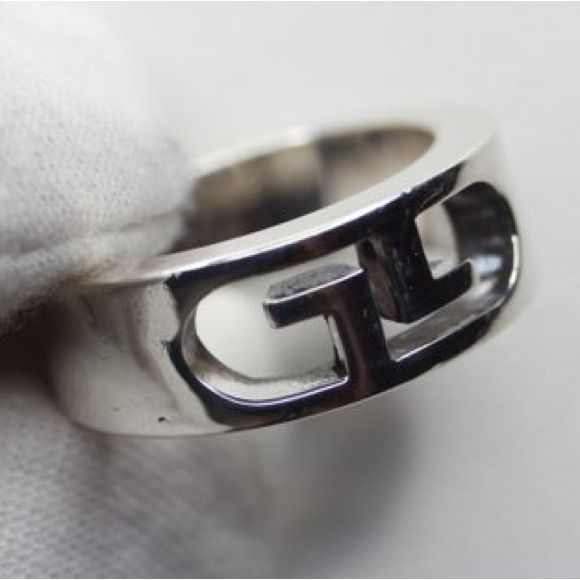 Gucci Unisex 925 Sterling Silver Ring, G Logo, Signature Vintage Sterling Piece From Gucci, Size 6. Very Little Scratching, Overall Excellent Condition! No Major Call Outs Weight: 8.6 Grams Size: 6 Metal: 925 Sterling Silver Brand: Gucci Also Available In Size 4 Also Excellent Condition! Gucci Jewelry, G Logo, Womens Jewelry Rings, 925 Sterling Silver Ring, Sterling Silver Ring, Silver Ring, Silver Rings, Size 4, 925 Sterling Silver