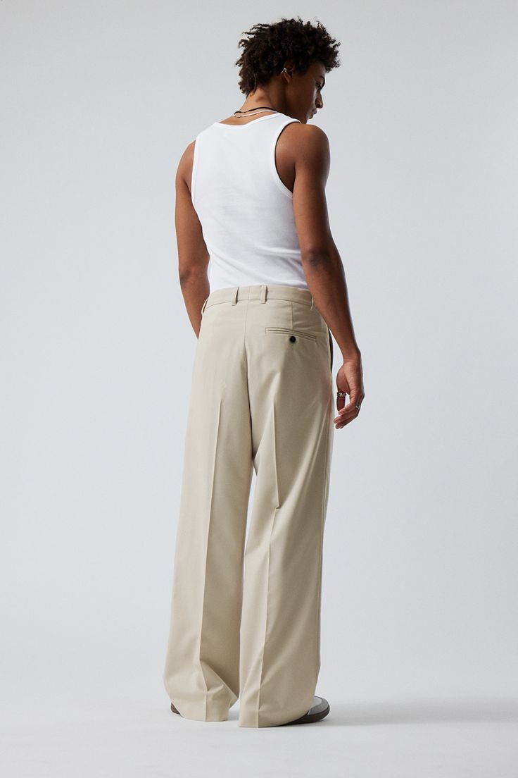 Uno Loose Suit Trousers - Beige - Weekday WW Cargo Fits, Loose Suit, Swedish Street Style, Retail Experience, Suit Trousers, Youth Culture, Mens Fashion Summer, Trouser Suits, Tailored Trousers