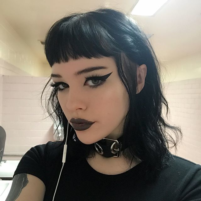 Black Hair Goth, Soft Grunge Hair, 90s Grunge Hair, Goth Hair, Alternative Makeup, Goth Girl, Mullet Hairstyle, Jeffree Star, Grunge Hair