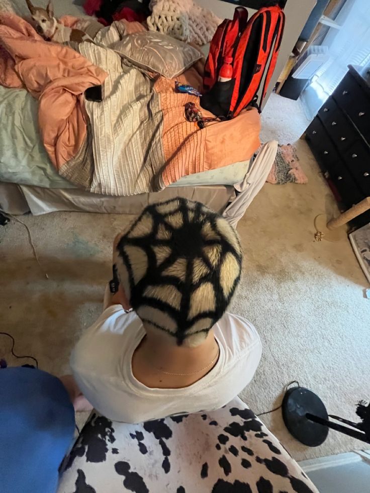 Spider Web Buzzcut Dye, Buzzcut Dyed Hair Spiderweb, Spider Web Shaved Head, Shaved Hair Designs Halloween, Spider Hair Design, Bleach Hair Patterns, Blonde Buzzcut Men With Designs, Spider Web Buzzcut, Halloween Dyed Hair