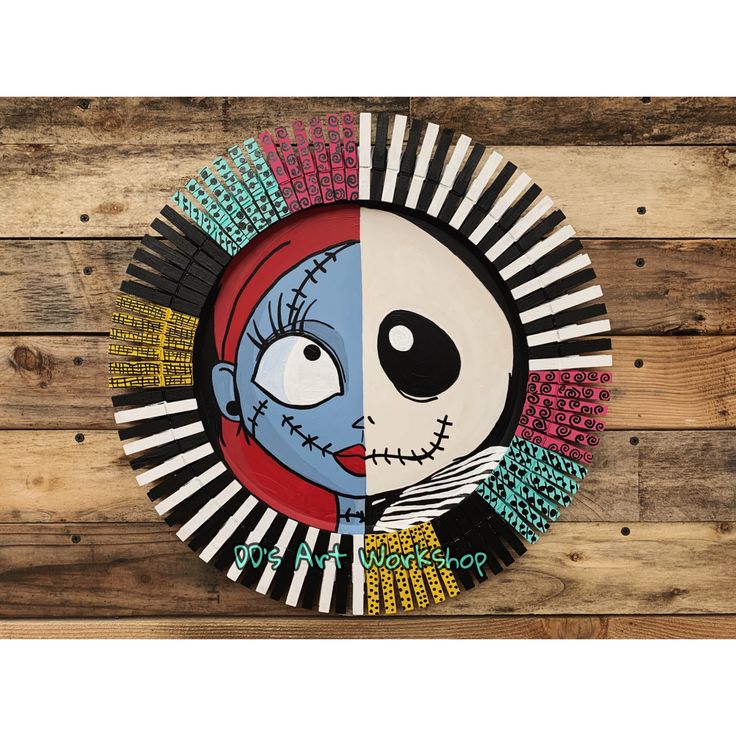 a paper plate with the face of jack and sally from the nightmare before it has been cut out