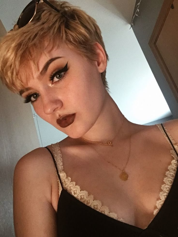 Neutral Fleur, Julia Marie, Long Pixie Hairstyles, Super Short Hair, Shot Hair Styles, Pixie Hair, Very Short Hair, Short Pixie Haircuts, Cut My Hair