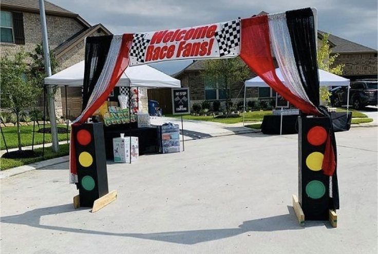 an entrance to a race track with red, white and green lights in front of it