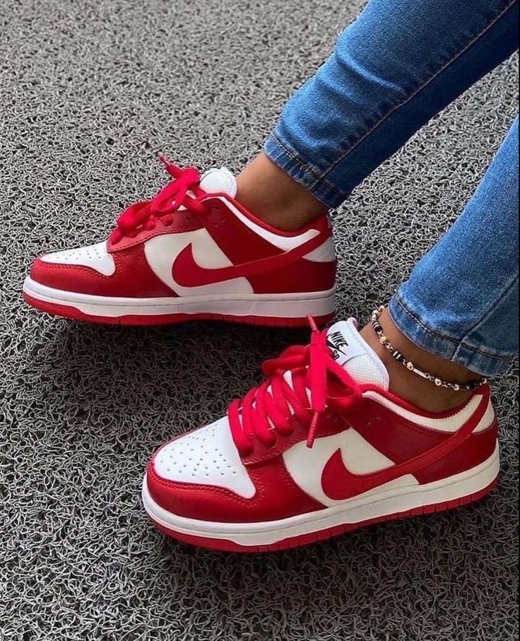 Sb Shoes, Red Nike Shoes, Pretty Sneakers, Trendy Shoes Sneakers, Nike Fashion Shoes, Nike Shoes Girls, Jordan Shoes Girls, Preppy Shoes, Pretty Shoes Sneakers