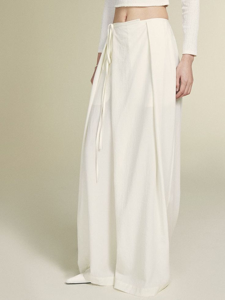 Material: Tencel 100%
Size: SML

Model: 173cm/48kgWear size S




Length
Waist


S
100cm
64cm


M
102.5cm
68cm


L
105cm
72cm Casual Wide Leg Pants, Wide Leg Pants, Wide Leg, Pants, How To Wear, White, Black, Trousers