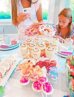 30 Preppy ideas in 2022 | preppy, preppy girl, cute preppy outfits Preppy Birthday Desserts, Preppy Birthday Treats, Preppy Food Ideas, Preppy Bday Party Ideas, Preppy B Day Party, Preppy Themed Birthday Party, Birthday Ideas Preppy, Preppy Birthday Ideas, Birthday Preppy