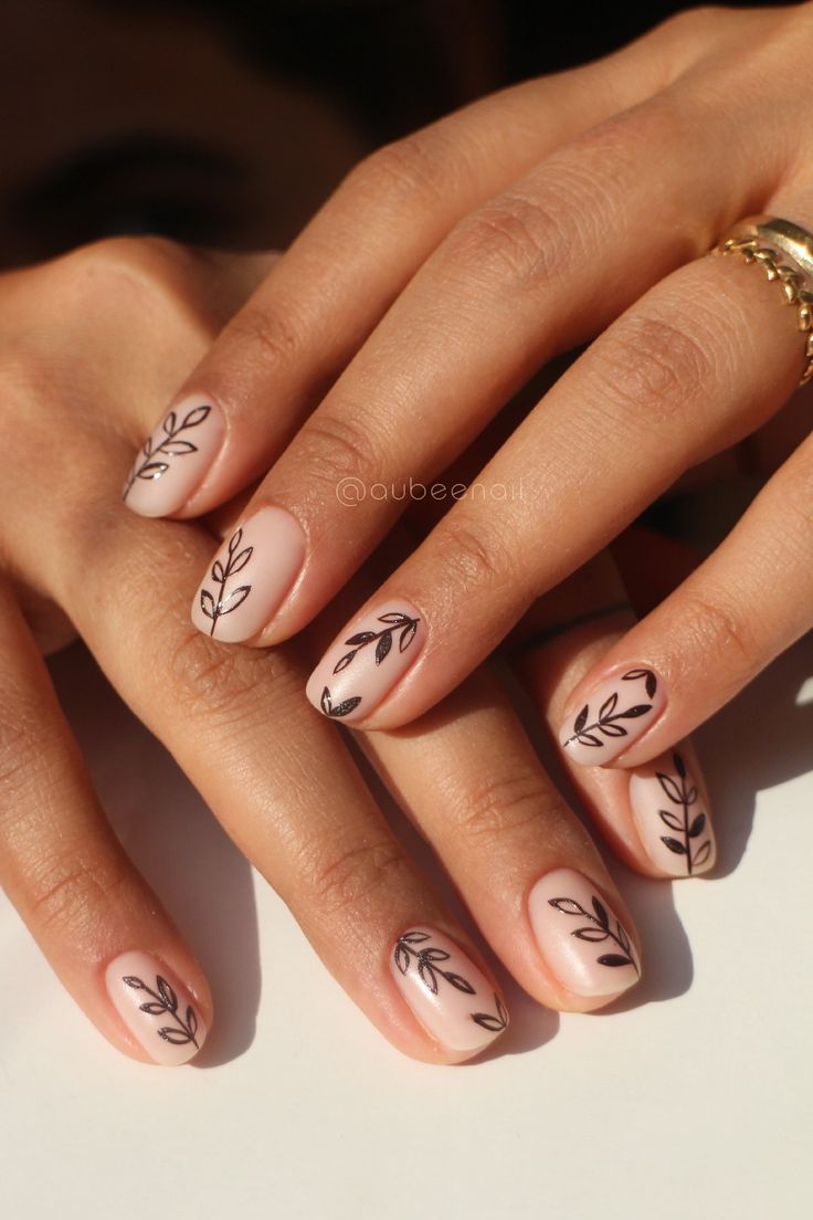 Brown Leaf Nails, Brown Nails With Leaf Design, Brown Line Nails, Leaves On Nails, Draw Leaves, Fall Nail Design, Brown Nail, Simple Leaf, Lines On Nails