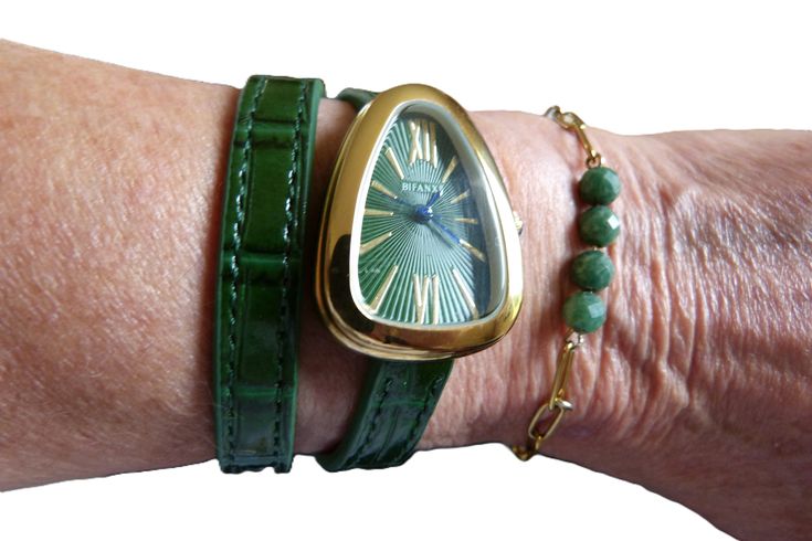 RARE, this very beautiful watch will have a superb effect on your wrist triangular dial green background blue hands, and blue winder green leather double wrap bracelet saddle stitches width 10mm adjustable length delivered in faux leather purse Classic Green Watch Accessories For Everyday Use, Classic Green Watch For Everyday Use, Modern Green Watches For Gift, Adjustable Green Analog Watch, Everyday Green Quartz Watch, Modern Green Watch Accessories For Everyday Use, Green Watch Accessories With Bracelet Strap As Gift, Trendy Green Watches As Gift, Trendy Green Adjustable Watch Accessories