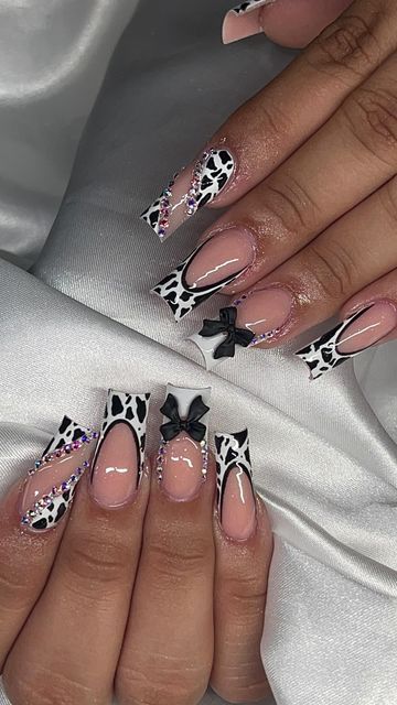 Halloween Cow Print Nails, Cow Girl Nail Design, Square Acrylic Nails Trendy, Sunflower Cow Print Nails, Coffin Cow Print Nails, Bow Tie Nails Design, Frenchies With Design, Cow Print Nails Coffin, Christmas Cow Nails