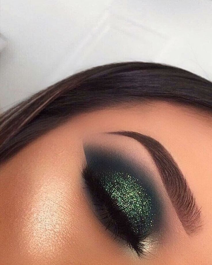 Prom Eyes, Green Eye Makeup, Green Smokey Eye, Alat Makeup, Eye Green, Green Makeup, Green Eye, Eye Makeup Ideas, Eye Makeup Looks