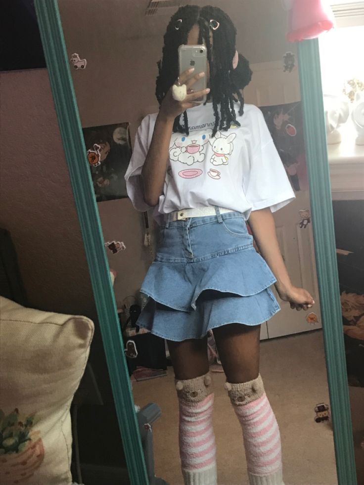 Cutesy Black Woman, Kawaiicore Outfit Black, Kawaii Outfits With Jeans, Alt Feminine Outfits, Black Kawaii Girl, Kawaii Core Outfit, Kawaii Black Women, Ducky Momo, Kawaii Outfits Aesthetic