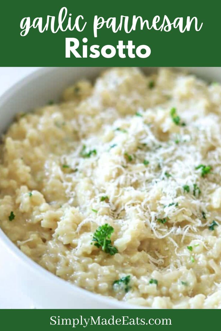 Garlic parmesan risotto with cheese and parsley on top. Risotto Recipes Parmesan, Garlic Parmesan Risotto, Easy Risotto, Risotto Recipes Easy, Best Risotto, Risotto Dishes, Best Side Dish, Parmesan Risotto, Crispy Chicken Recipes