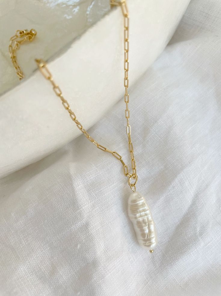 Pearl Pendant Necklace, Freshwater Pearl Necklace, Irregular Pearl Necklace, Dainty Necklace, Perfect Gift for Her, Minimalist Jewelry - Etsy Freshwater Pearl Necklace, Pearl Pendant Necklace, Necklace Dainty, Freshwater Pearl Necklaces, Jewelry Inspo, Jewelry Case, Jewelry Cleaner, Perfect Gift For Her, Dainty Necklace