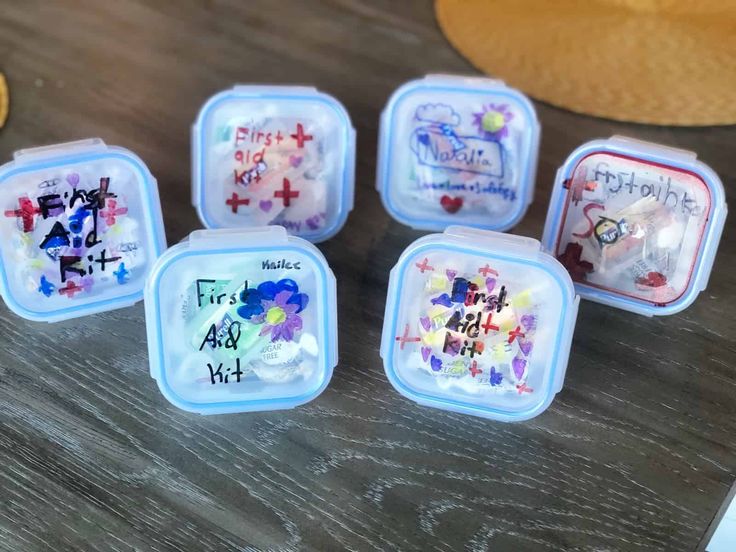 Personal First Aid Kit, 1st Aid Kit Diy, Kids First Aid Kit Diy, Brownie First Aid Badge Ideas, Girl Scout First Aid Kit, Diy First Aid Kit For Kids, First Aid Activities For Kids, Toddler First Aid Kit, Homemade First Aid Kit