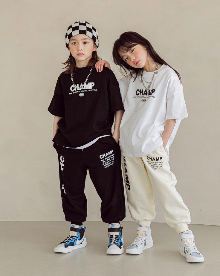 Hip Hop Kids Outfits, Tomboy Kids, Fashion In Japan, Girl Boss Outfit, Kidswear Trends, Hip Hop Kids, Kids Street Style, Tomboy Look, Mens Bags Fashion