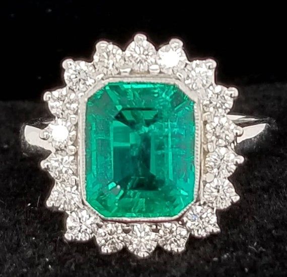 Gorgeous 14K WHITE GOLD ring Gem GREEN Colombia emerald.Center set Gem flux growth green Colombia emerald in emerald shape weight 2.85ct.size 10X8mm very nice rich vivid green colornice luster, lively ,nice cut, Sparkly emerald.side set 18 natural round diamonds total weight 0.95ct. H-VSRing size 7.5Retail Value $9,500 netAppraisal availab Green Emerald Cut Diamond Gemstones, Green Cluster Emerald Ring Vvs Clarity, Gia Certified Emerald Cut Fine Jewelry Gemstones, Green Cluster Emerald Ring With Vvs Clarity, Gia Certified Emerald Cut Gemstone For Fine Jewelry, Cluster Emerald Ring With Vvs Clarity, Emerald Cut Emerald Gemstones For Wedding, Emerald-cut Emerald Gemstone With Center Stone, Green Octagon Brilliant Cut Jewelry