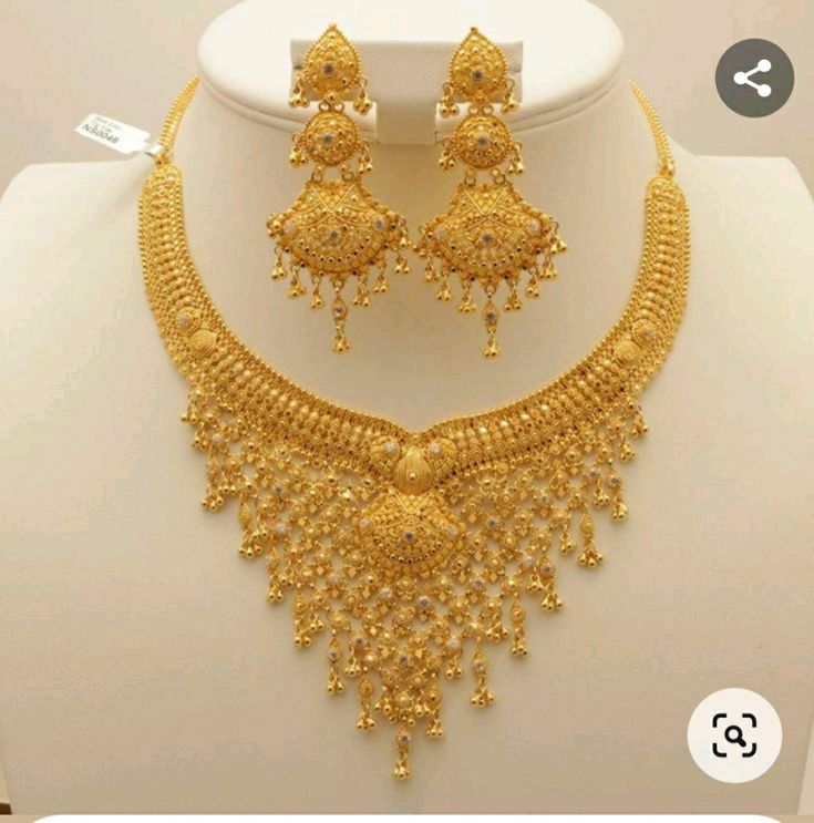 Gold Necklace Set New Design, Indian Gold Necklace, Indian Gold Necklace Designs, Gold Bridal Necklace, Gold Bangle Set, Gold Bridal Jewellery Sets, Real Gold Jewelry, Gold Jewelry Stores, 22 Carat Gold