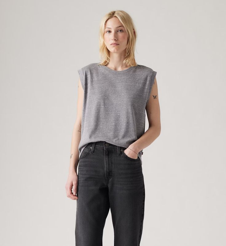 The definition of a warm-weather staple, our boxy tank features a crew neckline, a sleeveless design and a relaxed fit for extra movement. A warm-weather staple cut ... Boxy Tank Top, Ribcage Jeans, Tank Top Outfits, Relaxed Jeans, Shirt Blouses Tops, Chino Jeans, Loose Jeans, Tapered Jeans, Short Shirts