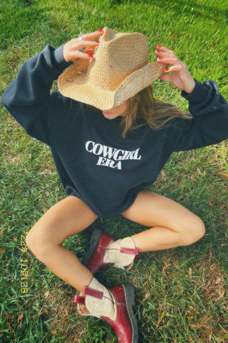 Bringing the COWGIRL aesthetic to a whole new level. It's not just a trend, or a style, it's a whole new ERA that is being born. Join the COWGIRL ERA now! Comfiest and cutest crewnecks around! Cowgirl Era, Tin Haul, Cute Crewneck, Looks Country, Last Ride, Cowgirl Aesthetic, All Jeans, Concert Fits, Cow Girl