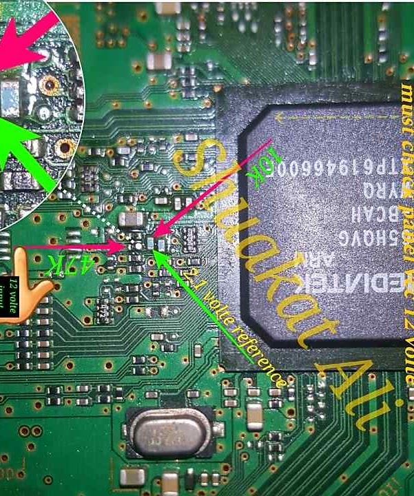 the motherboard is connected to an electronic board with two green arrows pointing towards it