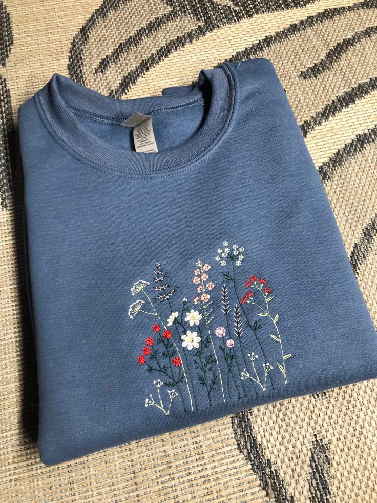 Embroidery On Clothes, Cute Embroidery, Embroidery Sweatshirt, Embroidered Crewneck, Embroidered Clothes, Embroidered Sweatshirt, Embroidered Sweatshirts, Embroidered Design, Aesthetic Clothes