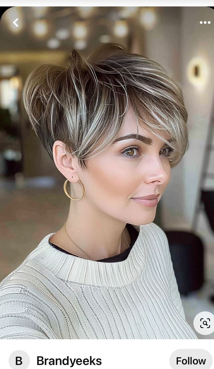 Short Haircuts Ideas, Short Bleached Hair, Layered Pixie Cut, Pixie Haircut Ideas, Layered Pixie, Short Spiked Hair, Chic Short Hair, Short Silver Hair, Haircuts Ideas