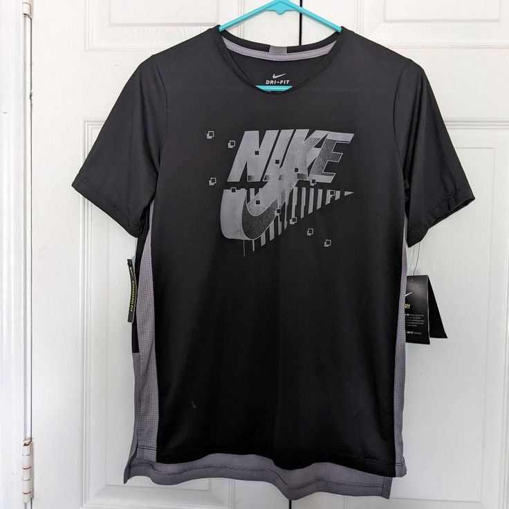 Nike Boys T- Shirt - Size Xl - Dri- Fit Nike Wear, Baggy Shirts, Tops Nike, Nike Boys, Nike Boy, Boys Nike, Kids Nike, Nike Shirts, Nike Black