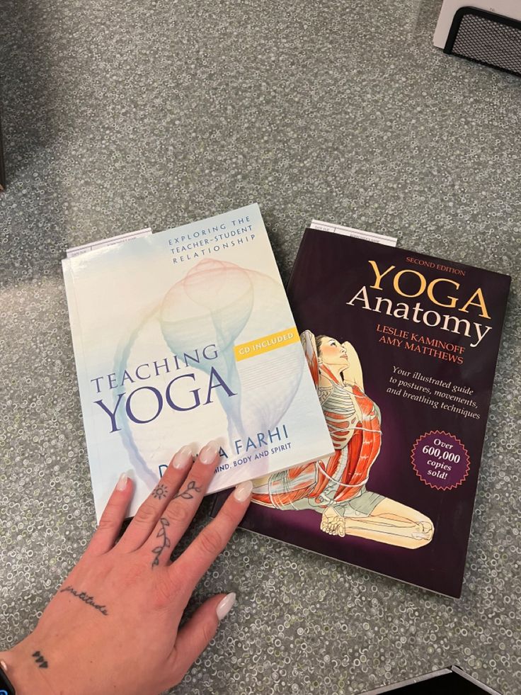 Anatomy Teacher, Books Recs, Teacher And Student Relationship, Yoga Teacher Resources, Yoga Certification, Teacher Aesthetic, Bali Yoga, Yoga Aesthetic, Yoga Anatomy