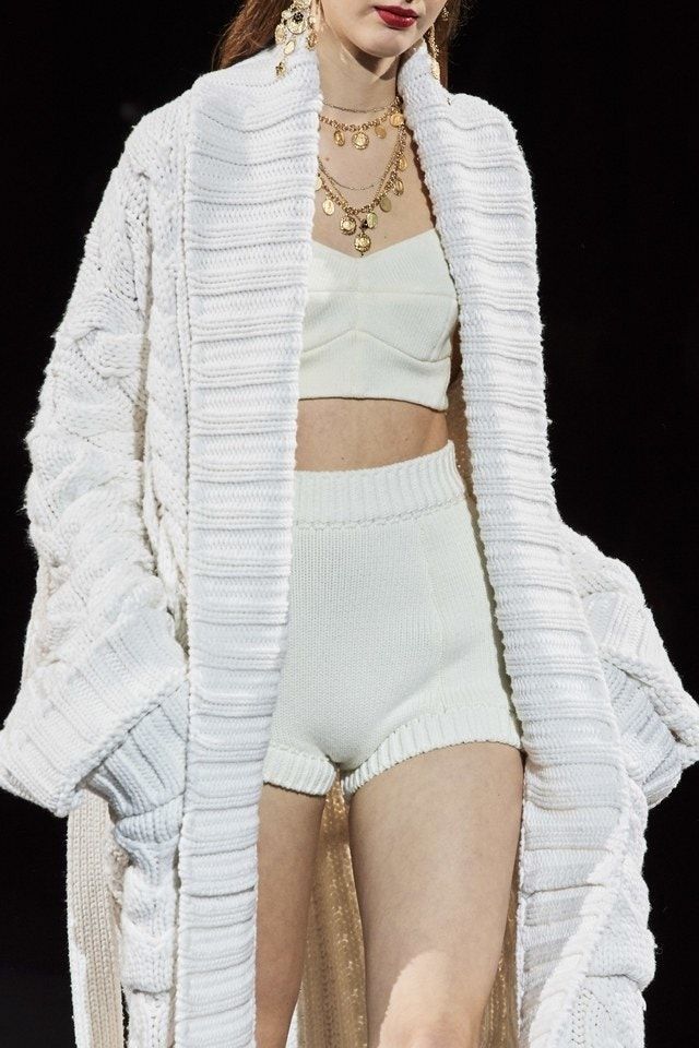 Knit Fashion Runway, Mode Dope, Knitwear Trends, Knitwear Inspiration, To Wear, Knitwear Fashion, White Cardigan, 가을 패션, Fashion 2020