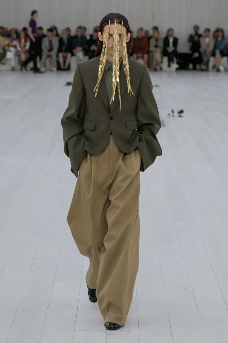 Loewe Spring 2025 Men's Runway, Fashion Show & Collection Review [PHOTOS] Paris Fashion Week Men, Jonathan Anderson, Show Collection, Latest Design Trends, June 2024, Runway Collection, Fashion Show Collection, Fashion Details, Men's Collection