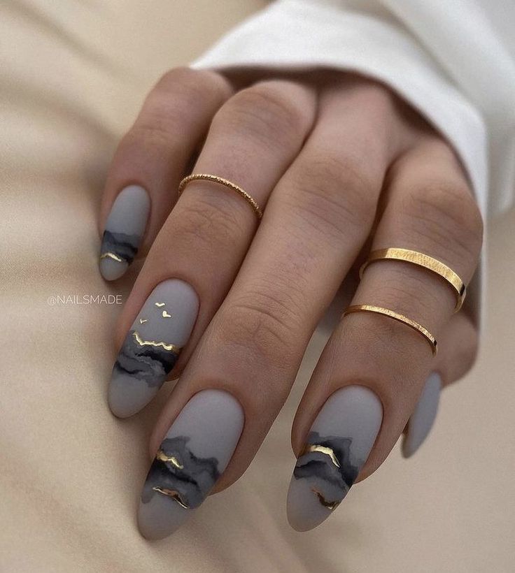 Light Gray Nails, Grey Matte Nails, Grey Nails, Grey Nail Designs, Unghie Nail Art, January Nails, Gold Nail, Gray Nails, Nail Art Inspiration