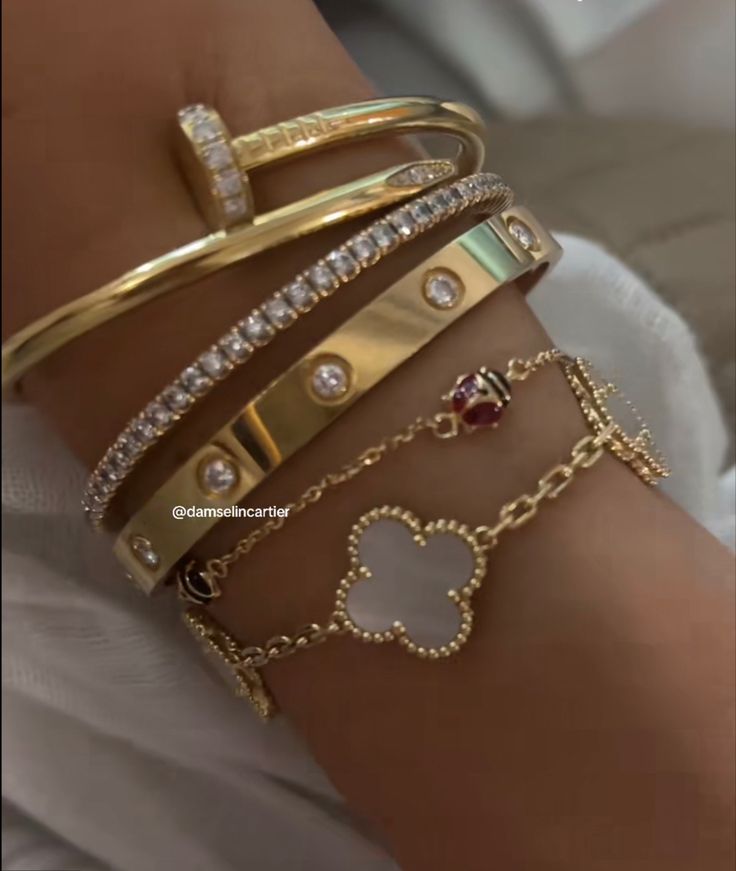 خواتم خطوبة, Dope Jewelry Accessories, Stile Hijab, Expensive Jewelry Luxury, Gold Girl, Wrist Jewelry, Luxe Jewelry, Jewelry Accessories Ideas, Dope Jewelry