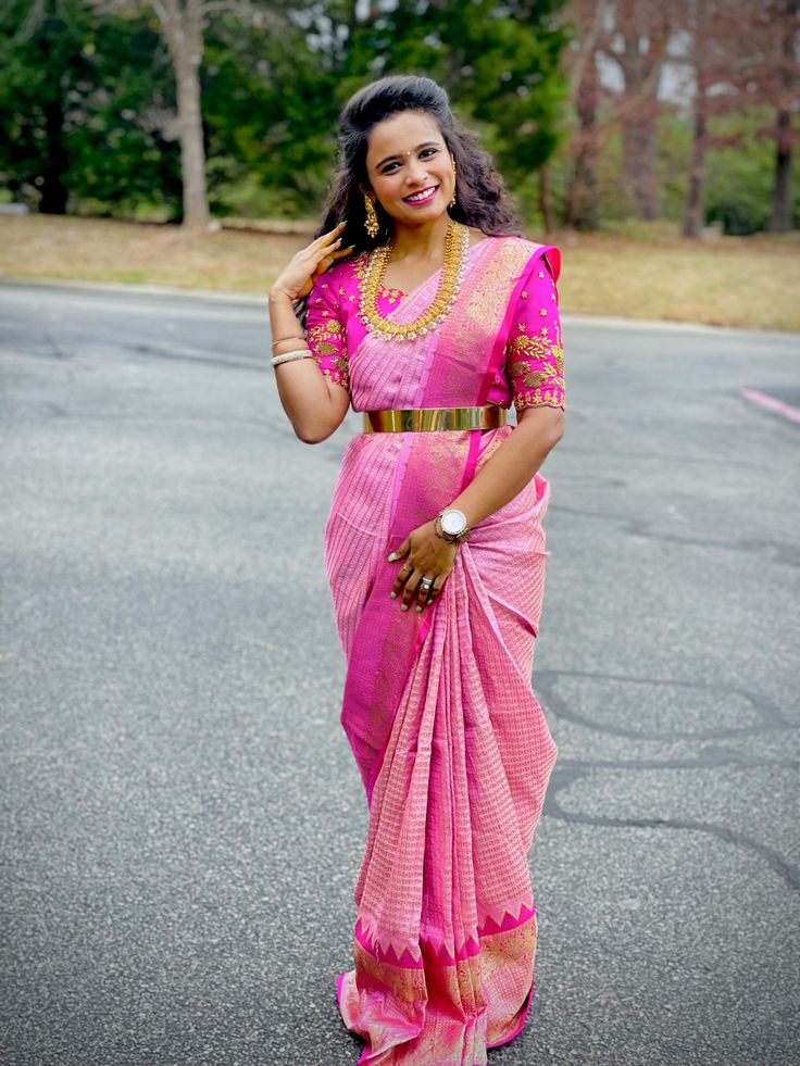 Baby pink kanchi pattu saree paired with rani pink work blouse and bottumala Pink Saree Blouse Combination, Pink Kanchi Pattu Saree, Pink Pattu Saree, Pattu Sarees Wedding, Dark Pink Blouse, Baby Pink Saree, Pink Saree Blouse, Peach Color Saree, Blouse Works