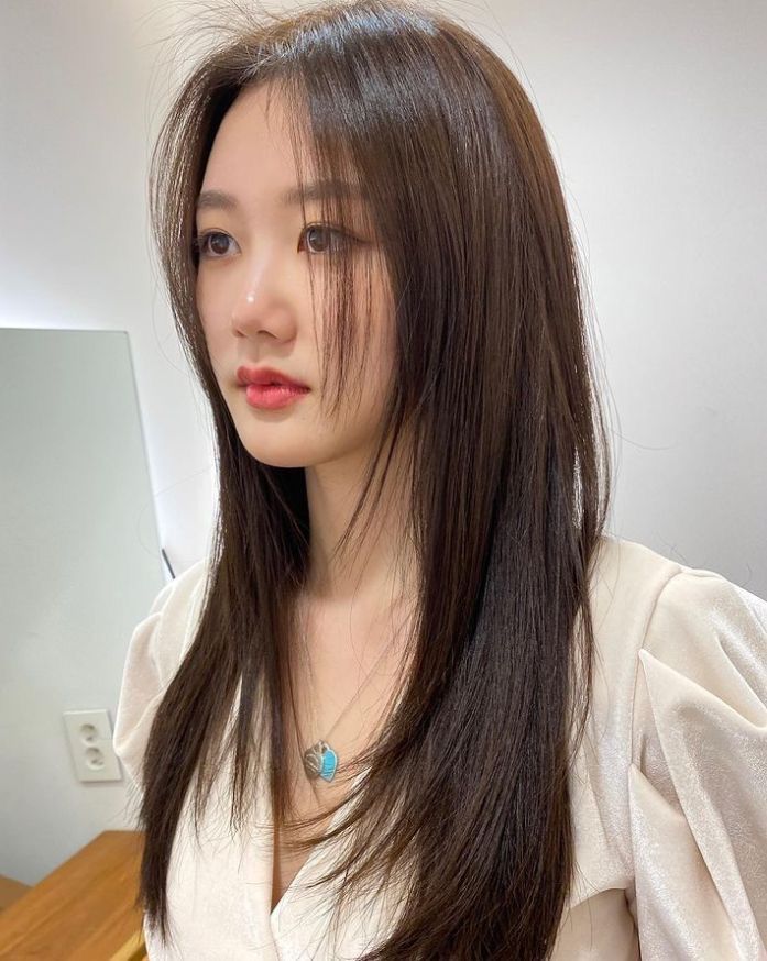 Haircuts For Long Hair Straight, Korean Long Hair, Straight Hair Cuts, Hair Inspiration Long, Bangs With Medium Hair, Hairstyles For Layered Hair, Pretty Hair Color, Hair Stylies, Haircuts Straight Hair