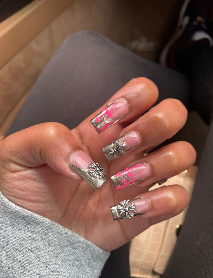 Short Pink And Silver Nails, Silver Chrome Hearts Nails, Silver Chrome And Pink Nails, Pink Chrome Hearts Nails, Sliver Nails Ideas Short, Chrome Nails Designs Silver, Pink And Silver Chrome Nails, Short Chrome Hearts Nails, Chrome And Pink Nails