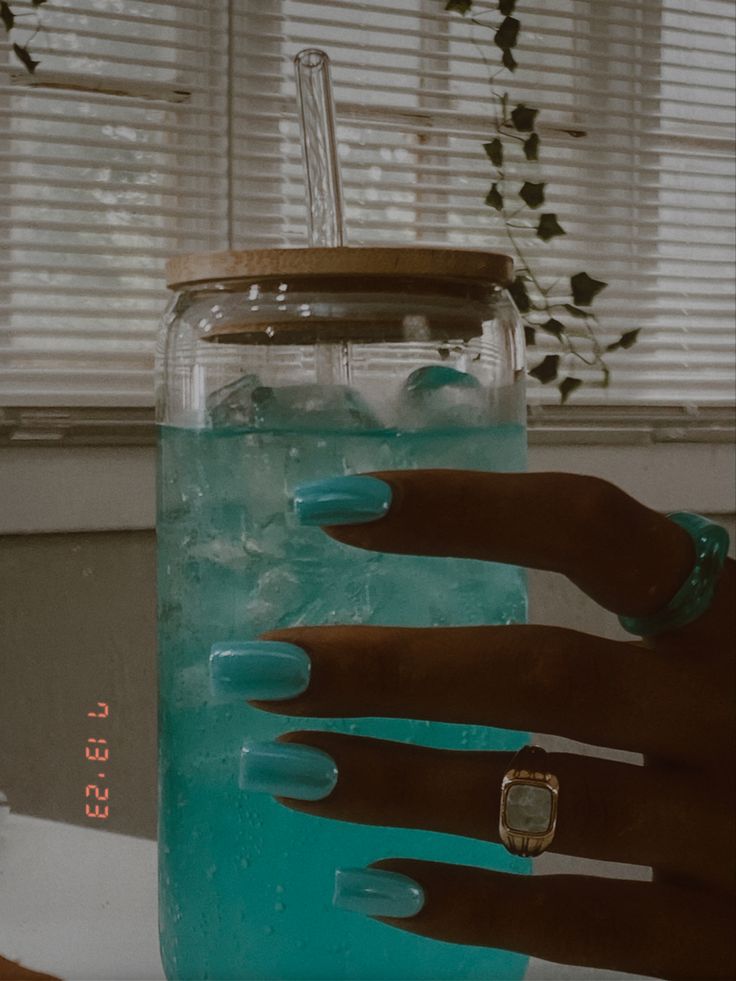 Bright Teal Nails With Design, Summer Nails Ocean Vibe, Cute Vacation Nails Simple, Seafoam Chrome Nails, Chrome Aqua Nails, Teal Nails With Chrome, Neon Blue Chrome Nails, Aqua Blue Chrome Nails, Carribean Blue Nails