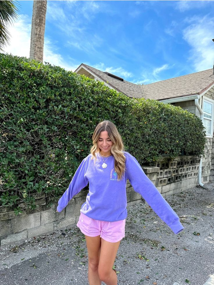 *EXCLUSIVE* Our Sunhoney Beach Club Sweatshirt in Purple is the ultimate sweatshirt you'll wear all season long! This sweatshirt features 100% cotton, design printed on Comfort Colors, lightweight material, crop length, and relaxed style. Pair this swweatshirt over your bikini and linen pants for the perfect beach outfit or with your fave denim and sneakers for your next coffee run! Product is made to order: available for pick up/ships in 2-4 business days Content: 100% Cotton Fit: TTS - relaxed Coffee Run, Club Sweatshirts, Dress With Cardigan, Relaxed Style, Linen Pants, Beach Club, Beach Outfit, Sweater Jacket, Comfort Colors