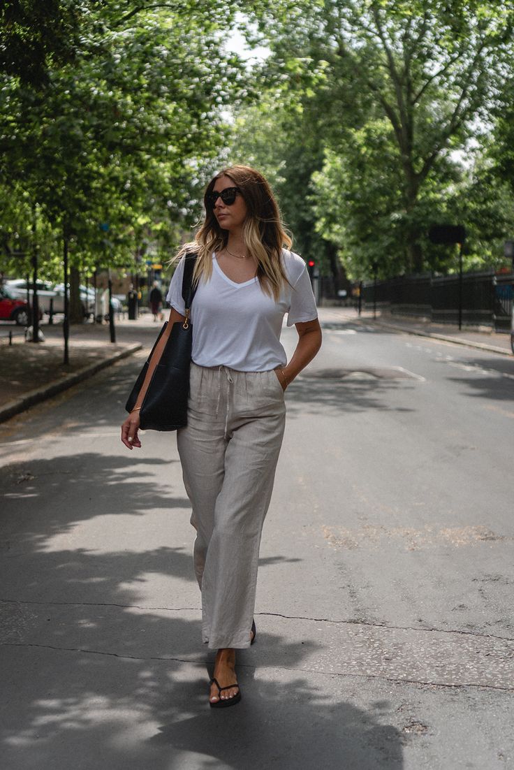 How To Wear Linen Pants, Celine T Shirt, Linen Pants Outfit Ideas, Linen Trousers Outfit, Basics Outfit, Linen Shirt Outfit, Beige Linen Pants, Emma Hill, Pants Outfit Ideas