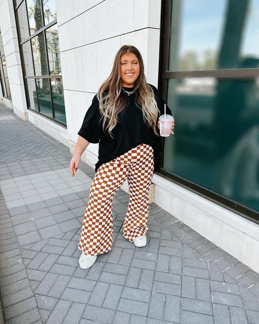 Checkered Pants Outfit Summer, Plus Size Checkered Pants Outfit, Flowy Pants Outfit Midsize, Checkered Print Outfits, Platform Mule Outfit, Checkered Flare Pants Outfit, Midsize Oversized Outfits, Gucci Platform Mules Outfit, Checkerboard Pants Outfit