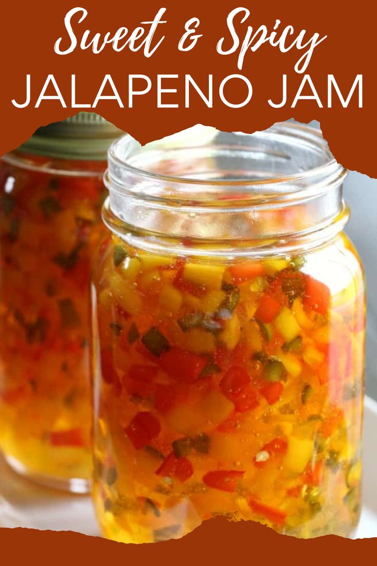 Closeup shot of delicious jalapeno jam in mason jars. Simply Recipe, Jalapeno Jam Recipe, Spicy Jam, Jalapeno Jelly Recipes, Raspberry Freezer Jam, Pepper Jam, Canning Jam Recipes, Pepper Jelly Recipes, Jalapeno Jam