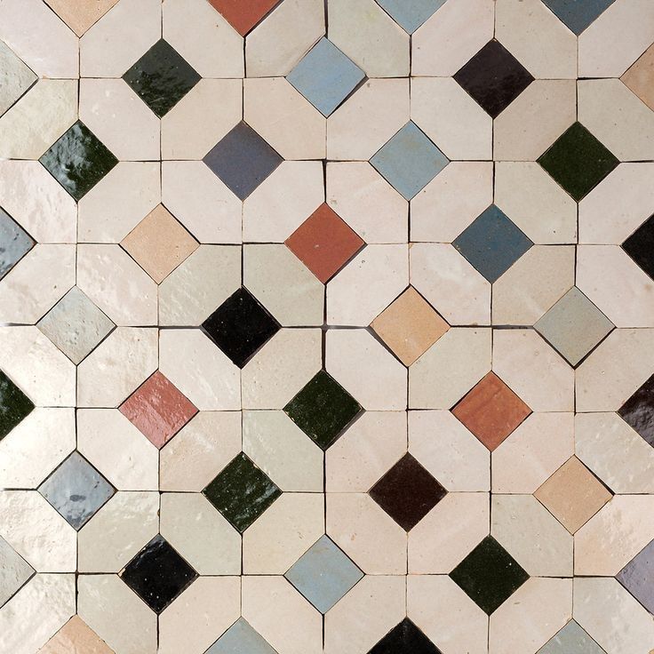 an image of a tiled floor with different colors and shapes on the tiles in this pattern