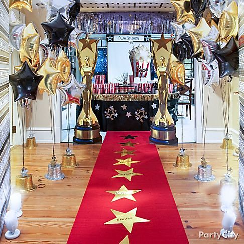 the hollywood party ideas for the oscars - party city love the balloons help down by glittery