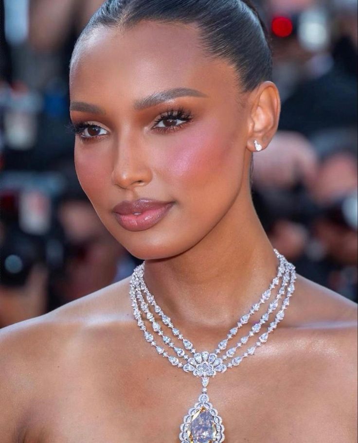 Jasmin Tookes, Red Carpet Makeup, Classy Makeup, Glam Wedding Makeup, Bronze Makeup, Formal Makeup, Brown Skin Makeup, Soft Glam Makeup, Jasmine Tookes