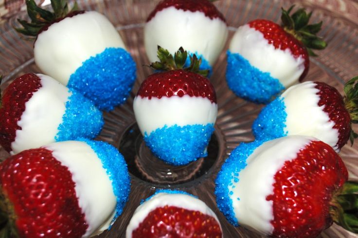 red, white and blue strawberries are arranged in a circle on a glass plate