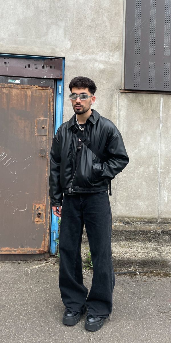 Stylish Men Aesthetic, Streetstyle Aesthetic Outfits Men, Black Outfit For Men Aesthetic, All Black Outfits Men Aesthetic, Cool Fits Aesthetic Men, Black Fits Men Aesthetic, Outfits Aesthetic Men Black, Mens Outfit Inspo Winter, All Black Outfit With Leather Jacket