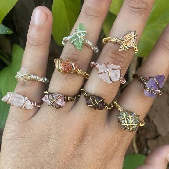 Wrapped Crystal Ring, Beach Stones Jewelry, Ethereal Jewelry, Rings Wire, Dope Jewelry Accessories, Braided Bracelet Diy, Diy Beaded Rings, Butterfly Shoes, Wire Wrapped Stone Jewelry