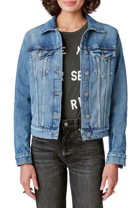 Jean Jacket Outfits (25+ Ideas) - Merrick's Art Jean Jacket Outfits, Denim Jacket Fashion, Denim Trucker Jacket, Womens Blazers, Trucker Jacket, Jackets Online, Trendy Plus Size, Blazers For Women, Jacket Outfits