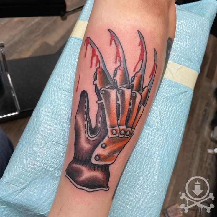 Freddy Krueger Glove Tattoo Design, Freddy Hand Tattoo, Freddy Krueger Claw Tattoo, Freddy Claw Tattoo, Freddy Glove Tattoo, Traditional Style Horror Tattoo, Horror Tattoos Traditional, Freddy Krueger Tattoo Ideas, Freddy Krueger Glove Tattoo